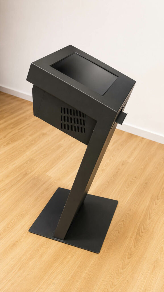 borne-interactive-tactile-inclinee-sur-mesure