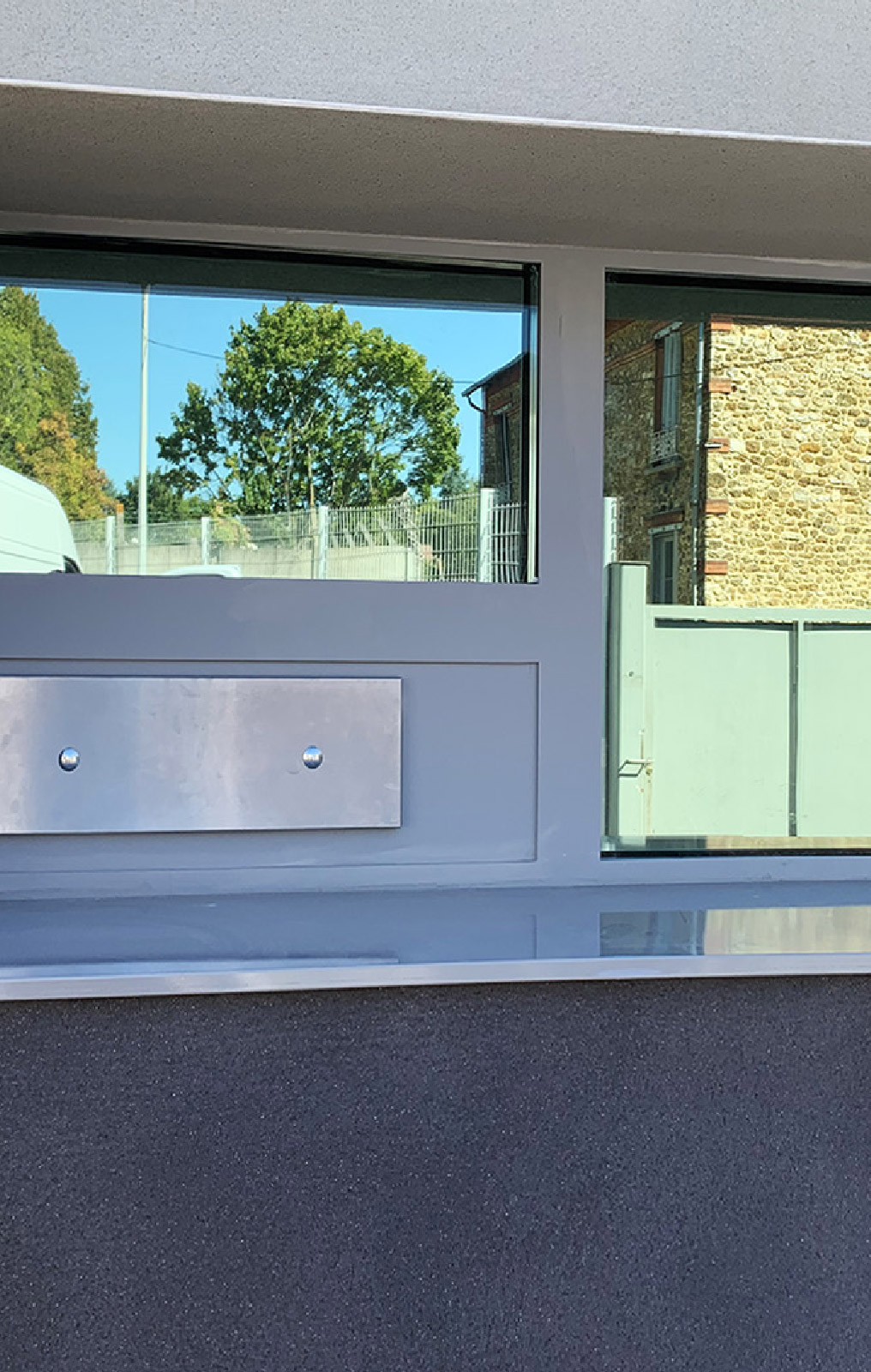 Toltec Secure - tôlerie industrielle au service de la sécurité - Châssis vitrés SECURE GLASS sur mesure CR4, CR5, CR6, FB4, FB6, FB7, en ACIER ou en ALUMINIUM.